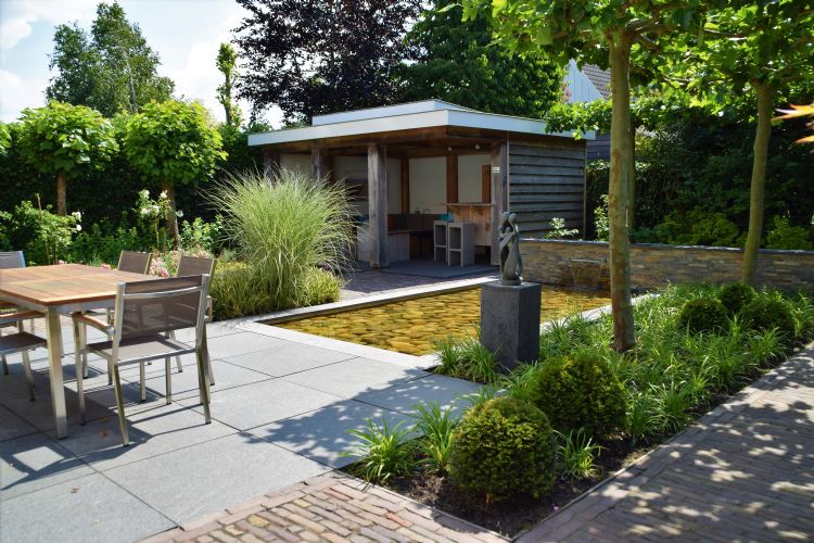 De klant van Dutch Quality Gardens wil niet zelf tuinieren, maar de tuin vooral beleven. De klant van Dutch Quality Gardens wil niet zelf tuinieren, maar de tuin vooral beleven.