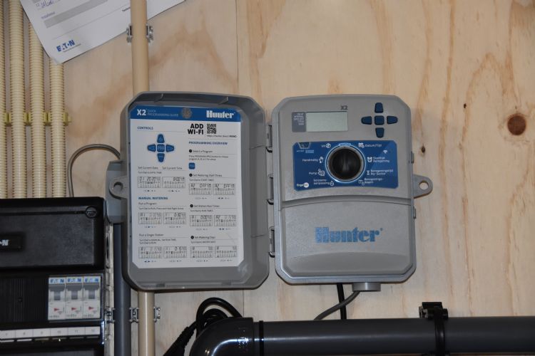 De aansturing van de beregeningsinstallatie in de bijschuur De aansturing van de beregeningsinstallatie in de bijschuur