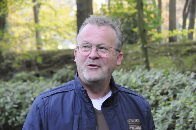 René de Lepper:'Zorg voor een zo ruim mogelijk plantgat en vermeng de bestaande grond met bijvoorbeeld compost of tuinturf van goede kwalite 'Zorg voor een zo ruim mogelijk plantgat en vermeng de bestaande grond met bijvoorbeeld compost of tuinturf' René de Lepper:'Zorg voor een zo ruim mogelijk plantgat en vermeng de bestaande grond met bijvoorbeeld compost of tuinturf van goede kwalite 'Zorg voor een zo ruim mogelijk plantgat en vermeng de bestaande grond met bijvoorbeeld compost of tuinturf'