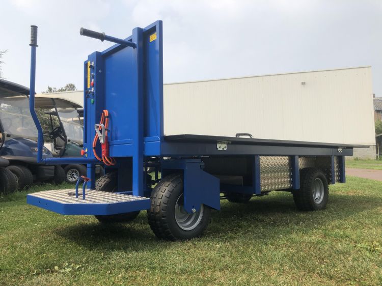 De transportwagen is zeer wendbaar. De transportwagen is zeer wendbaar.