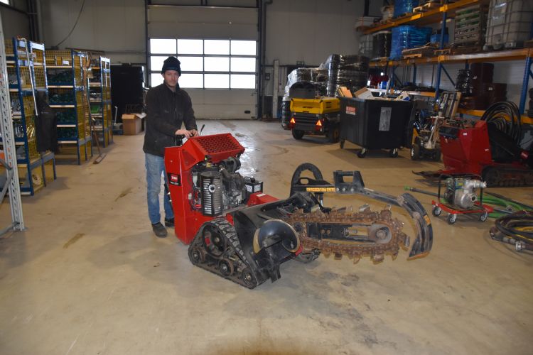 Een Toro TRX 250-loopsleuvengraver Een Toro TRX 250-loopsleuvengraver