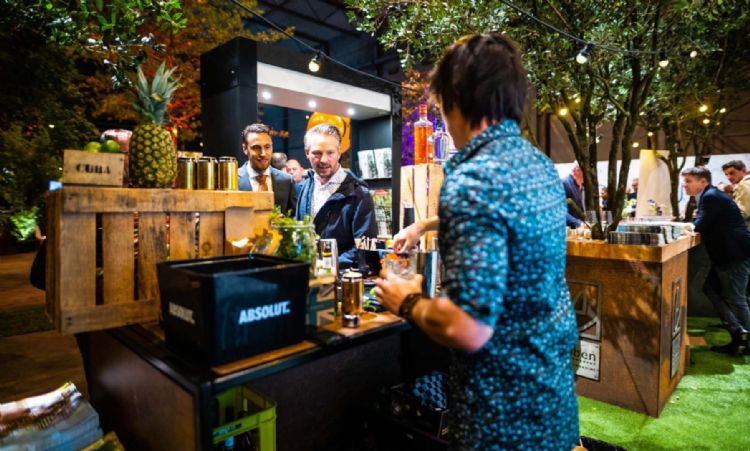 Er is volop mogelijkheid om te netwerken. Er is volop mogelijkheid om te netwerken.