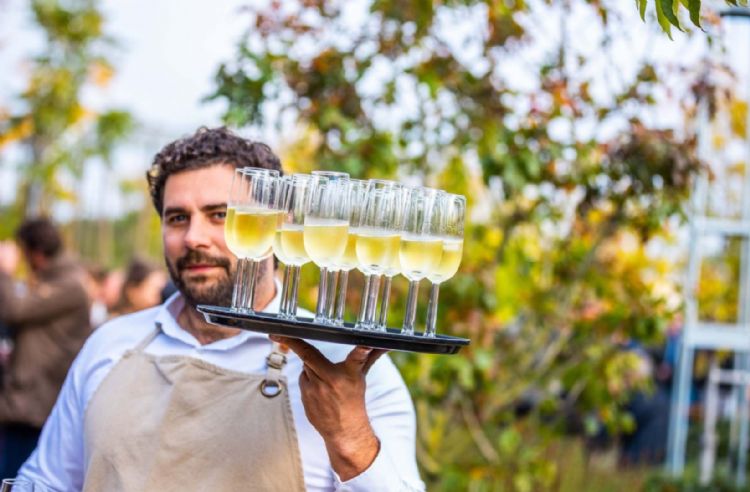 Eten en drinken is belangrijk voor de gastvrije sfeer bij Meesters in de Tuin en om informeel te kunnen netwerken. Eten en drinken is belangrijk voor de gastvrije sfeer bij Meesters in de Tuin en om informeel te kunnen netwerken.
