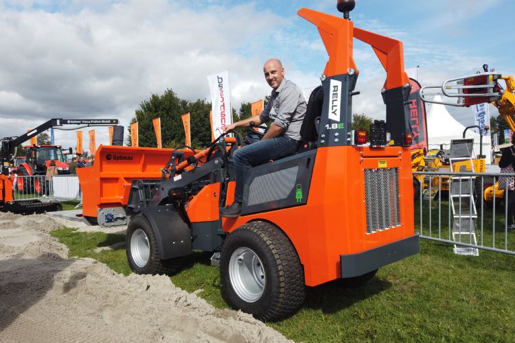 De eerste Relly`s in de 1.8E serie kwamen een week vóór de beurs van de productieband gerold De eerste Relly`s in de 1.8E serie kwamen een week vóór de beurs van de productieband gerold