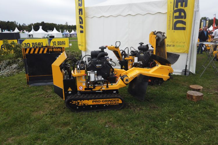 Nieuw in het assortiment van Jo Beau is de op afstand bestuurbare boomstronkenfrees Nieuw in het assortiment van Jo Beau is de op afstand bestuurbare boomstronkenfrees