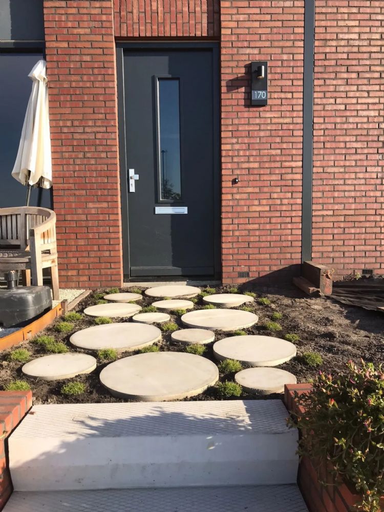 Met staptegels kun je waterdoorlatend tegelen Met staptegels kun je waterdoorlatend tegelen