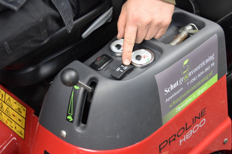 De elektrische instelling van de maaihoogte De elektrische instelling van de maaihoogte