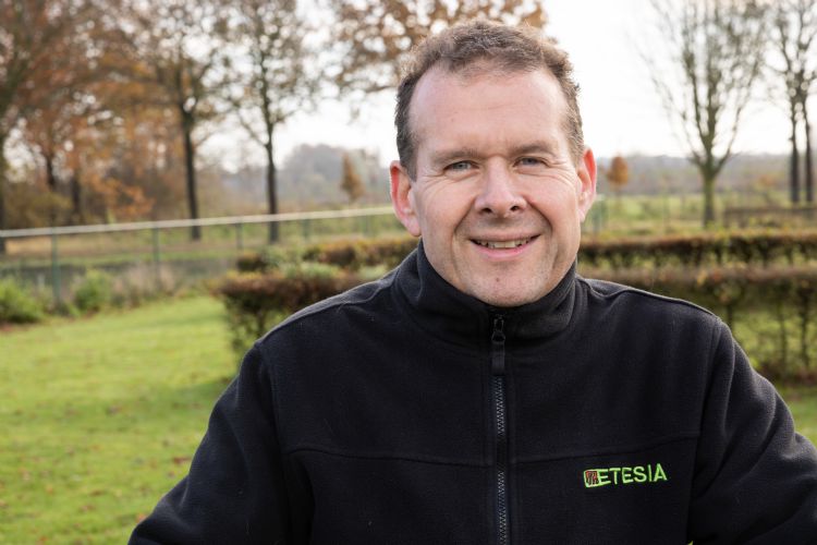 Marcel Zoontjes: 'Alleen al in het segment zitmaaiers heeft Etesia 20 uiteenlopende types.' Marcel Zoontjes: 'Alleen al in het segment zitmaaiers heeft Etesia 20 uiteenlopende types.'