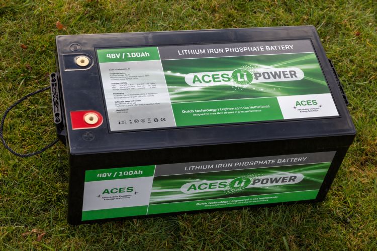 Er is de keuze tussen een 48V/100Ah- een 48V/160Ah-accupakket. Er is de keuze tussen een 48V/100Ah- een 48V/160Ah-accupakket.