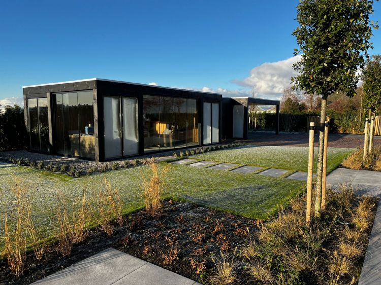 Voor de gevel- en muurbekleding is fraké gebruikt. Voor de gevel- en muurbekleding is fraké gebruikt.