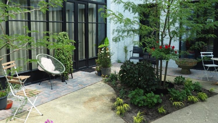 Detail terras met groenvak Detail terras met groenvak