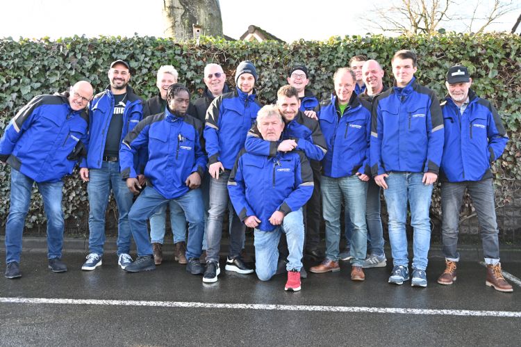 Om de grote club van Steengoed hoveniers kon je niet heen Om de grote club van Steengoed hoveniers kon je niet heen