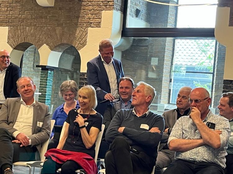 Weverling bevraagt Jeroen Warnaar van CNV naar zijn kijk op de ontwikkelingen Weverling bevraagt Jeroen Warnaar van CNV naar zijn kijk op de ontwikkelingen