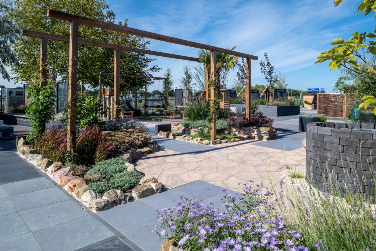 De showtuinen worden door hoveniers en hun klanten bezocht De showtuinen worden door hoveniers en hun klanten bezocht