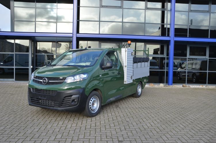 Electrische Opel die Van Vliet heeft omgebouwd tot open laadbakkipper Electrische Opel die Van Vliet heeft omgebouwd tot open laadbakkipper