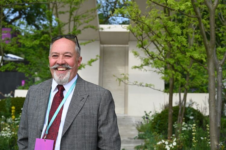 Transcedence Garden gaat over de dood, maar ontwerper Andrew Wilson lacht zeker niet minder breed Transcedence Garden gaat over de dood, maar ontwerper Andrew Wilson lacht zeker niet minder breed