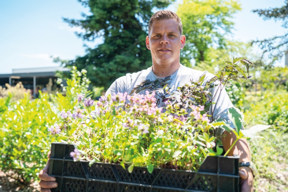 De belangstelling voor het hoveniersvak door zij-instromers blijft onverminderd groot De belangstelling voor het hoveniersvak door zij-instromers blijft onverminderd groot