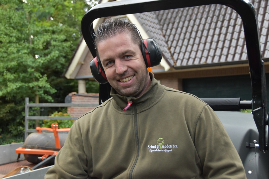 Peter Schut kiest heel bewust voor de jaarlijkse keuring van zijn aanhangwagen. Peter Schut kiest heel bewust voor de jaarlijkse keuring van zijn aanhangwagen.