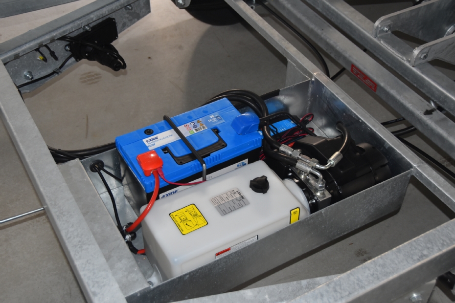 Denk bij vervanging van onderdelen aan je eigen veiligheid! Denk bij vervanging van onderdelen aan je eigen veiligheid!