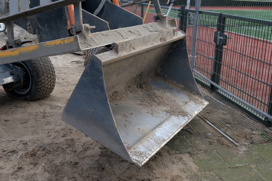 De extra lip die bovenop is gelast maakt het tillen van de bak uiterst simpel. De extra lip die bovenop is gelast maakt het tillen van de bak uiterst simpel.