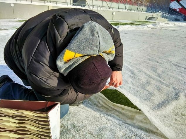 Door verwarming en afdekking vestigt het gras al vanaf bij -25 graden Celsius