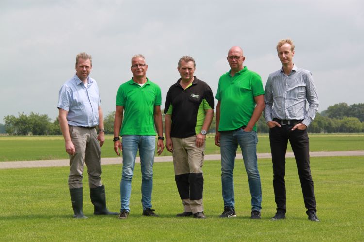 De organisatie. V.l.n.r.: René de Munnik, Hans Vervaart, Marc Fokker, Job Steunenberg en Peter Laan De organisatie. V.l.n.r.: René de Munnik, Hans Vervaart, Marc Fokker, Job Steunenberg en Peter Laan