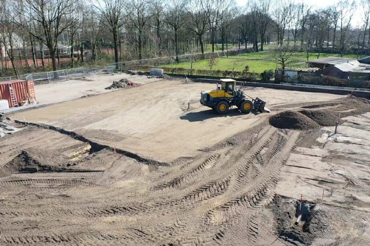 De voorbereidingen voor de nieuwbouw zijn in volle gang. De voorbereidingen voor de nieuwbouw zijn in volle gang.