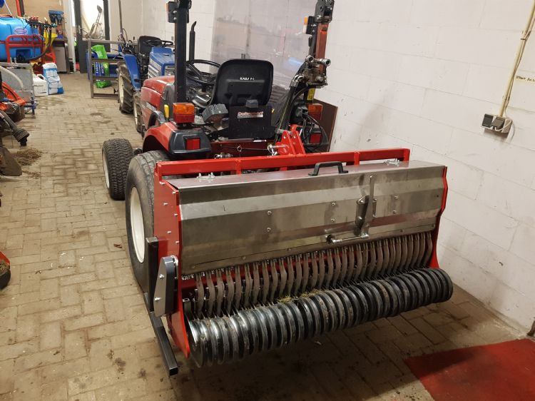 De 32 speciaal vormgegeven aandrukwielen dragen bij aan kwaliteitszaaiwerk. De 32 speciaal vormgegeven aandrukwielen dragen bij aan kwaliteitszaaiwerk.