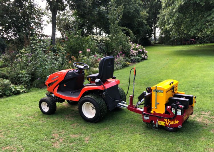 Vredo Turf-Fix bij Gazonenzo Vredo Turf-Fix bij Gazonenzo