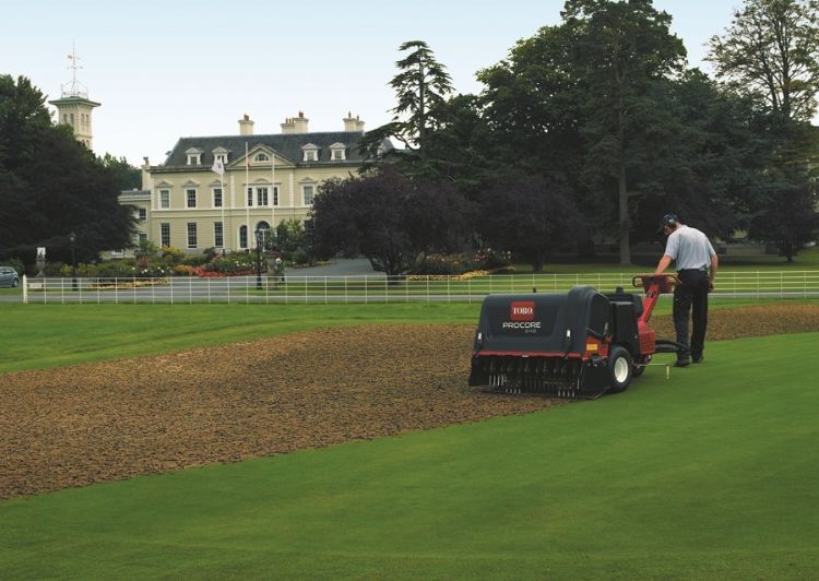 De Toro Procore 648 is een betrouwbare beluchter. De Toro Procore 648 is een betrouwbare beluchter.