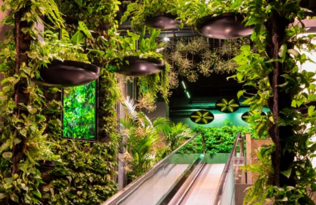 ‘Flowerizing people’-belevingscentrum  door Green Fortune en Donker Interieur