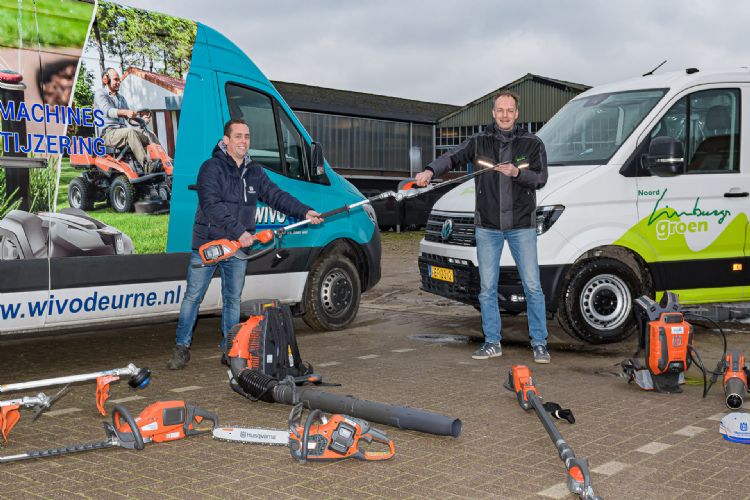 Freek Honings Bedrijfsleider Wivo (links) en Marcel Bos uitvoerder Noord Limburgs Groen. Foto Jos Klijn Freek Honings Bedrijfsleider Wivo (links) en Marcel Bos uitvoerder Noord Limburgs Groen. Foto Jos Klijn