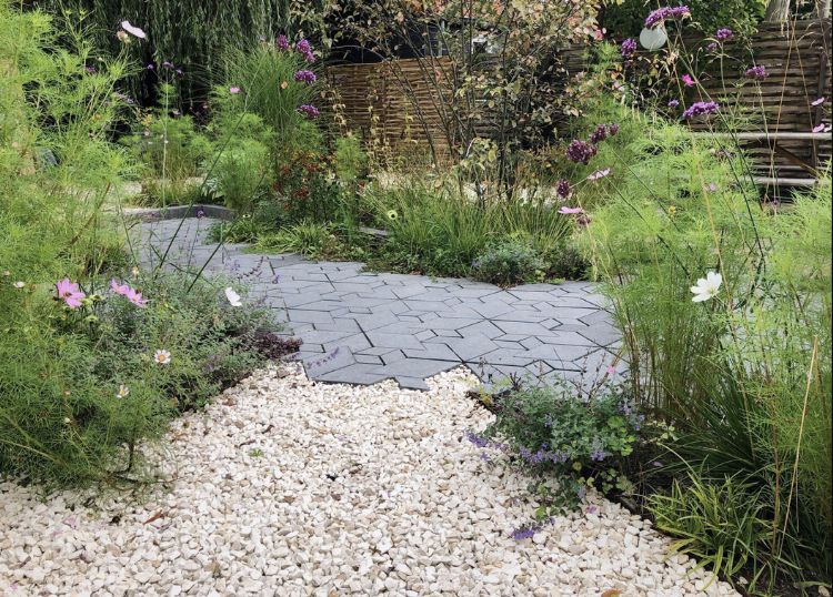 Cityscapes is een circulaire designtegel die voor 78% uit gerecycled beton bestaat Cityscapes is een circulaire designtegel die voor 78% uit gerecycled beton bestaat