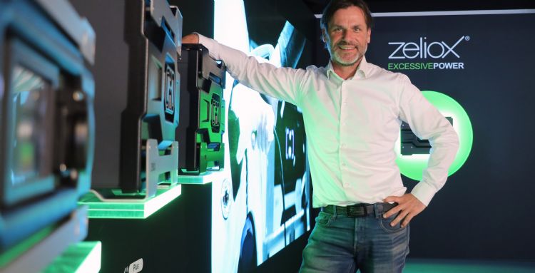 Rowan – Business Development: ‘We stellen altijd op basis van een gesprek in ons Zeliox Experience Center vast welk pakket een gebruiker exact nodig heeft.’ Rowan – Business Development: ‘We stellen altijd op basis van een gesprek in ons Zeliox Experience Center vast welk pakket een gebruiker exact nodig heeft.’