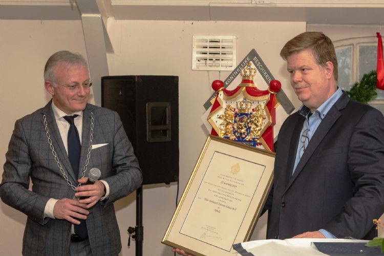 Burgemeester Gerritsen van Almelo (links) en Jacco Wisman van Eshuis Hoveniers (rechts). Foto: BVDE Fotografie