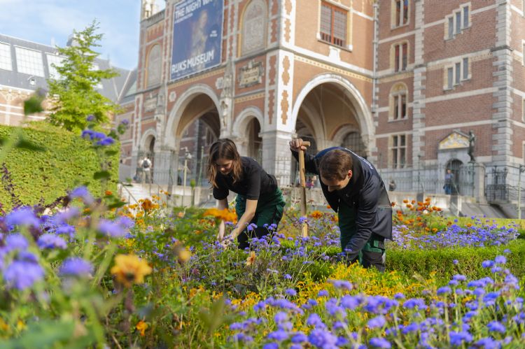 Yuverta-studenten aan het werk in Rijksmuseum