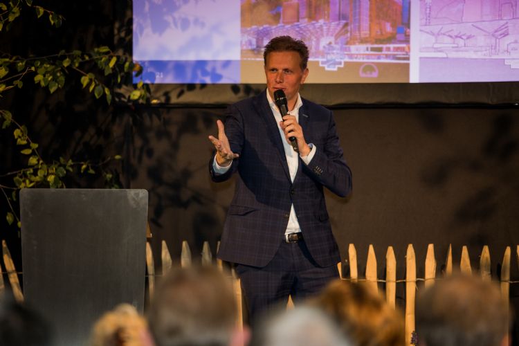Archieffoto Vakblad Stad+Groen waar Arne Weverling spreker was op het diner Pensant tijdens de Vakbeurs Openbare Ruimte in 2019.