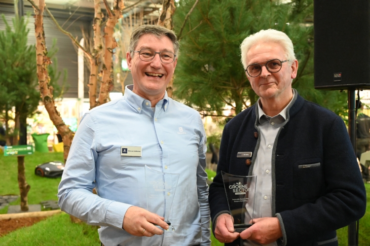 De eerste plaats van de innovatie award gaat naar Wim van Veldhuizen van Husqvarna (links) en Rob Addink van Bera.