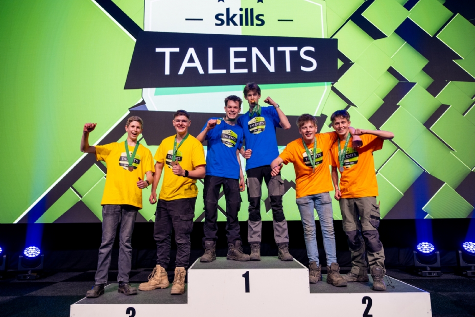 Pim de Bruijn en Kai Roks van Curio Prinsentuin Oudenbosch wonnen de finale Tuinontwerp en -aanleg voor vmbo-leerlingen tijdens Skills The Finals.