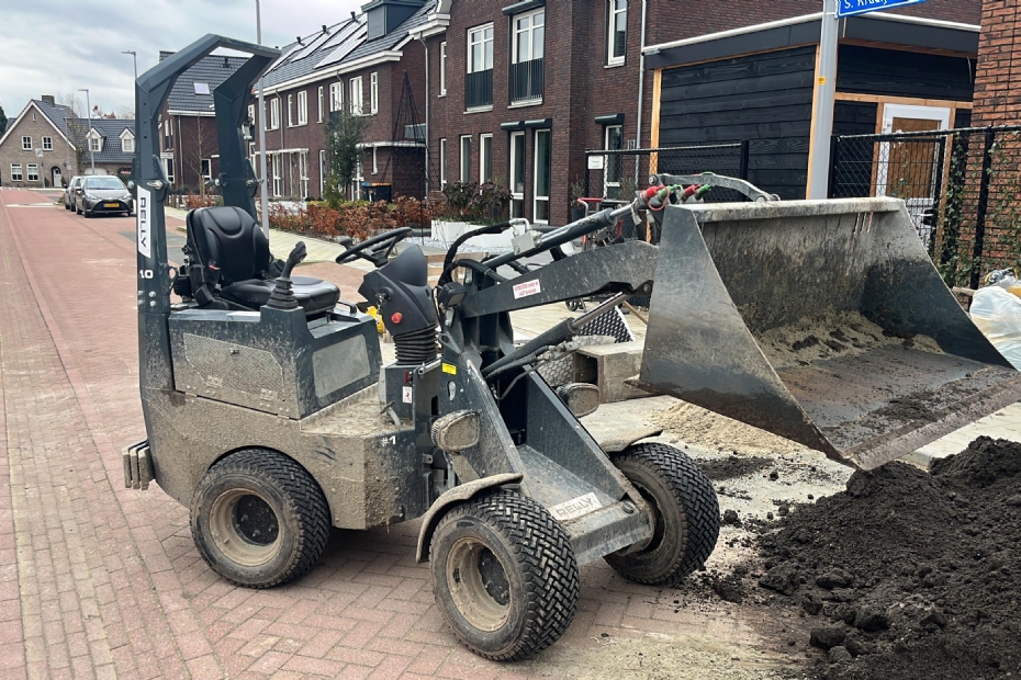 Hoveniersbedrijf Olieman schafte in 2024 deze minishovel aan