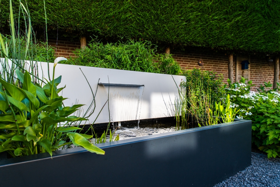 Visio Vireo voegt vaak waterelementen van Adezz toe aan tuinontwerpen