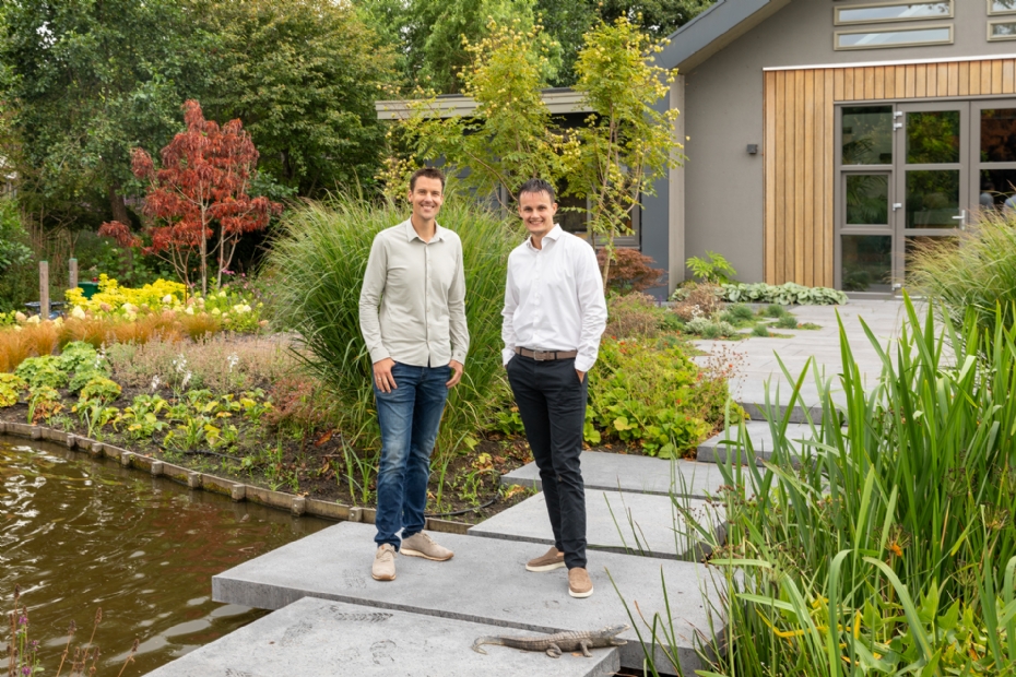 Gerben van Dolder van Groengroep (links) en Jesse Roozeboom van Become-IT