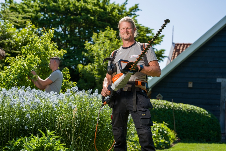 Zij-instromer Jorn volgt een VHG-brancheopleiding en is nu werkzaam bij Hoveniersbedrijf de Plataan