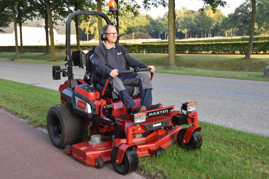 Chauffeur Laurens Arfman noemt zijn machine een 'mooiweermaaier'