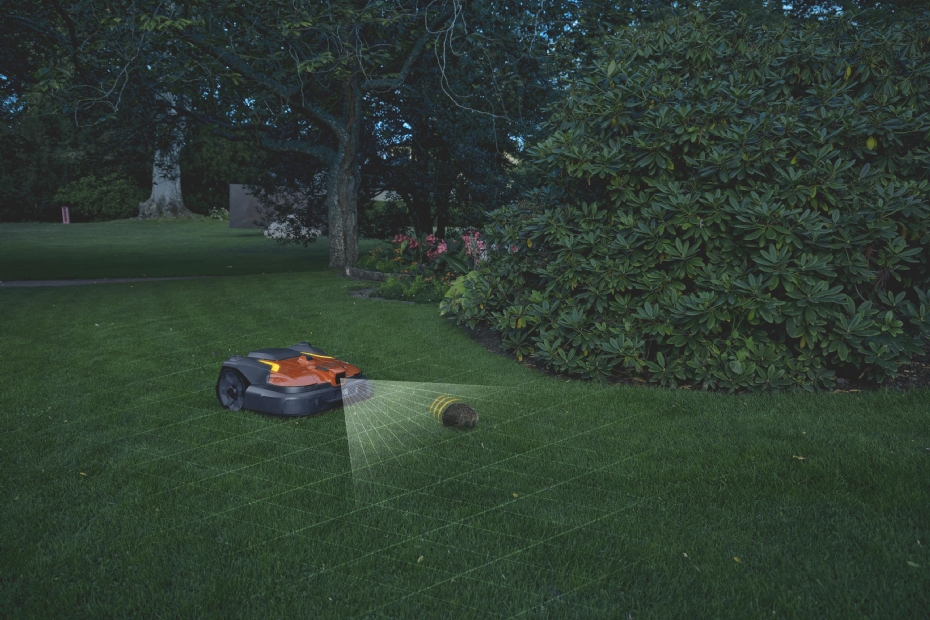 De Automower 540 EPOS met night vision merkt een egeltje feilloos op (Beeld via: Husqvarna Nederland)