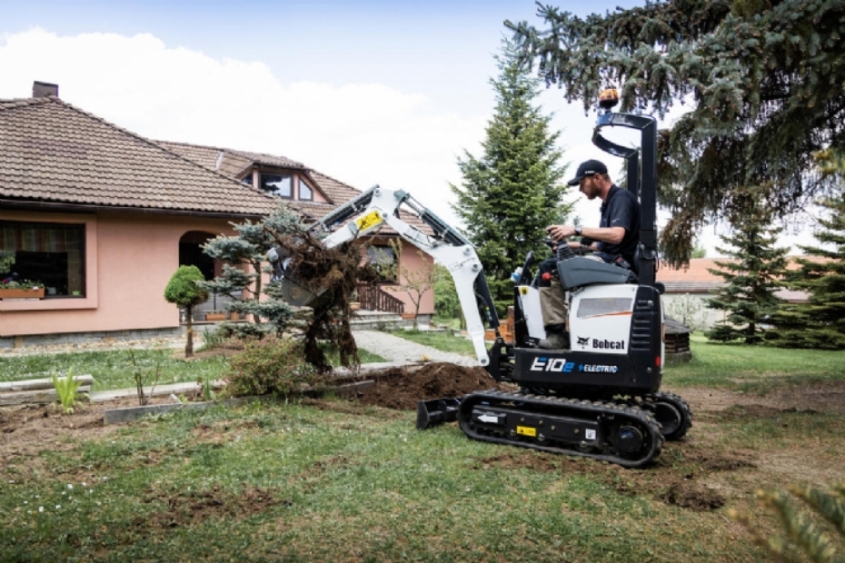 De Bobcat E10e is ontworpen als emissievrije en stille minigraver met een geluidsniveau van circa 64-74 dB(A) in gebruik.