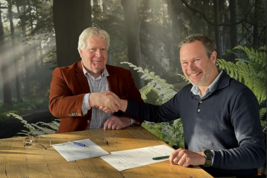 De overeenkomst is ondertekend door Erik Punt, algemeen directeur van De Eijk Groep, en Rob Wolters, Executive Nature For Health Foundation.