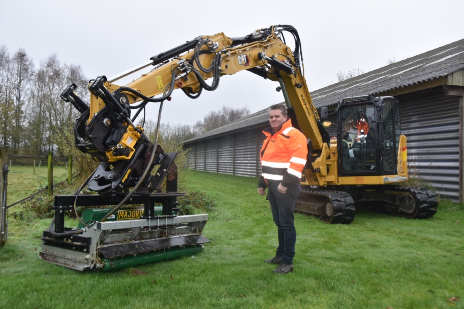 Hans Pekkeriet bij zijn nieuwe aanschaf.