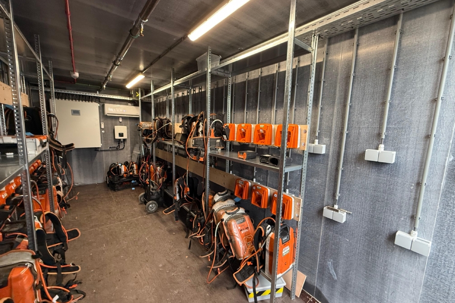 Interieur van container bij Weverling Groenproviders