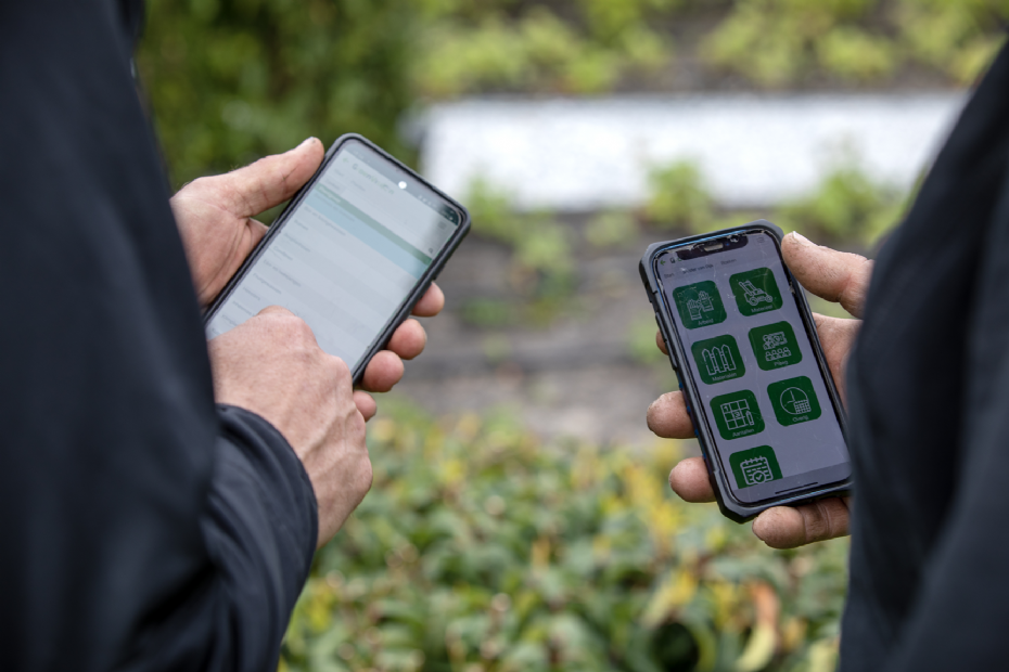 Via VisionMobile vullen de medewerkers buiten zelf hun uren en materialen in